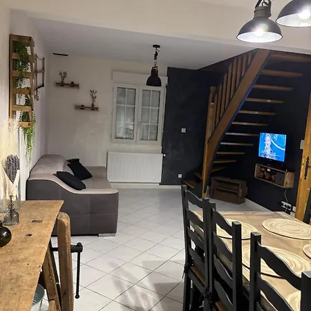 Nyaraló Les Rolliannes Maison Au Village *